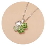 Ketting klavertje vier met steentjes in groen