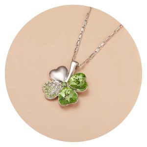 Ketting klavertje vier met steentjes in groen