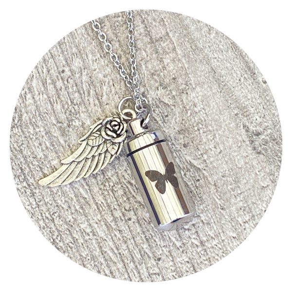 Urnketting met vleugeltje en vlinder