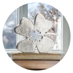 Klaver vier op mangohouten voet