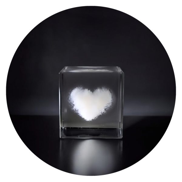 Wolkje in glas zwarte achtergrond