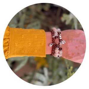 Set van drie bruine armbanden