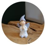 Geluksengeltje gevouwen handjes