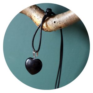 Veterketting met hartvormige steen