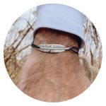 Heren veterarmband met veertje