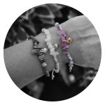 Kristallen armbandje amethist met goudkleurig hartje