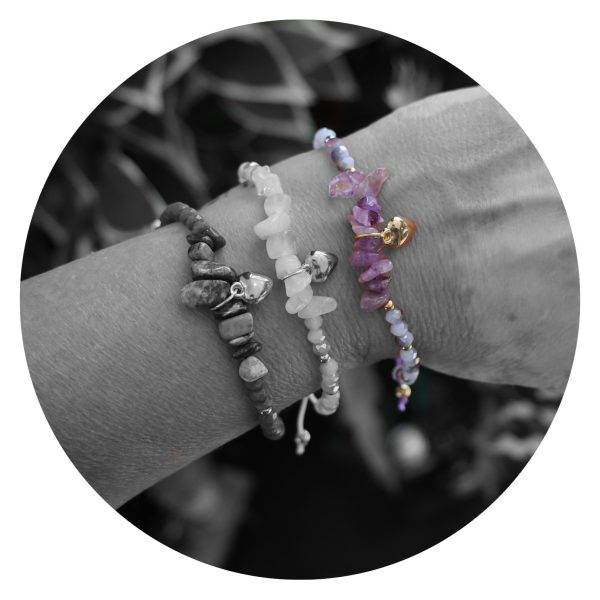 Kristallen armbandje amethist met goudkleurig hartje