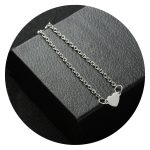 Armbandje met zilverkleurig hartje