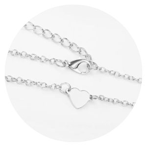 Armbandje met zilverkleurig hartje