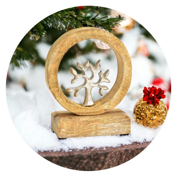 Metalen boom op mangohouten voet