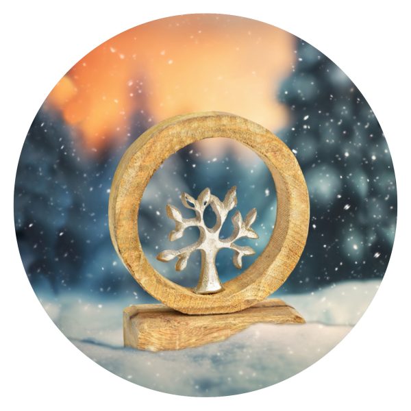 Metalen boom op mangohouten voet