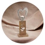 Metalen hart op houten sokkel met lichtje