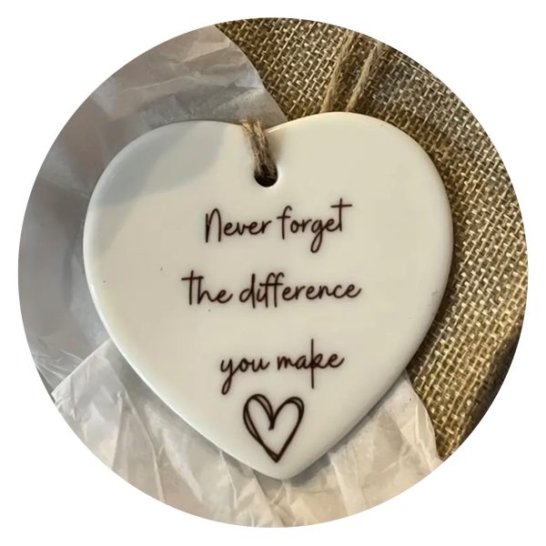 Never forget hanger hartvorm