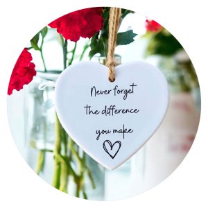 Never forget hanger hartvorm