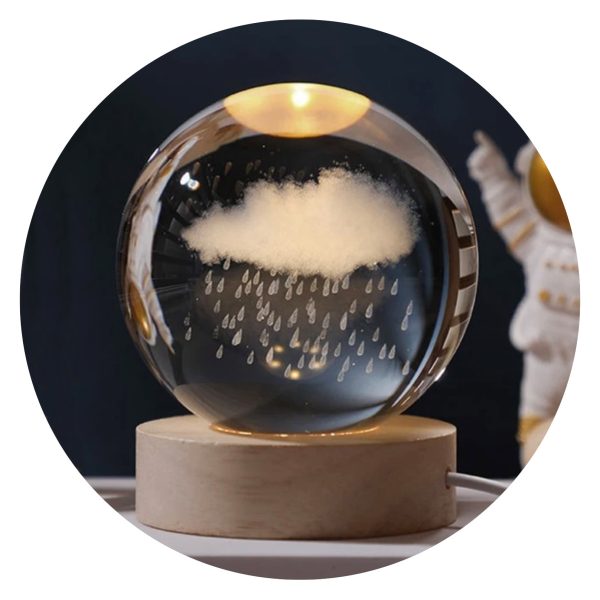 Regenwolkje in bol met lichtje