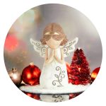 Engeltje geknield met gevouwen handjes