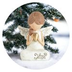 Engeltje geknield met gouden hartje