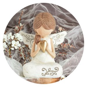 Engel geknield met hartje