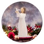 Beeldje van een meisje met vogeltje