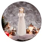 Beeldje van een meisje met vogeltje