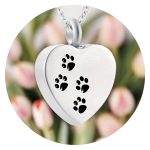 Urnketting met pootafdrukken