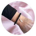 Armband Zwarte kraal met veertje
