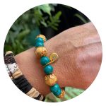 Armband petrol gemarmerd en hout met pluis