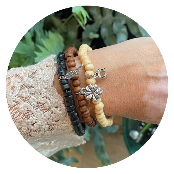 Armbandje set houten kralen
