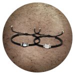 Geknoopt armbandje met kattenkopje wit of antractiet gemarmerd