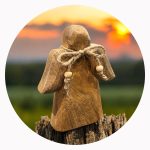 Houten engel met strikje