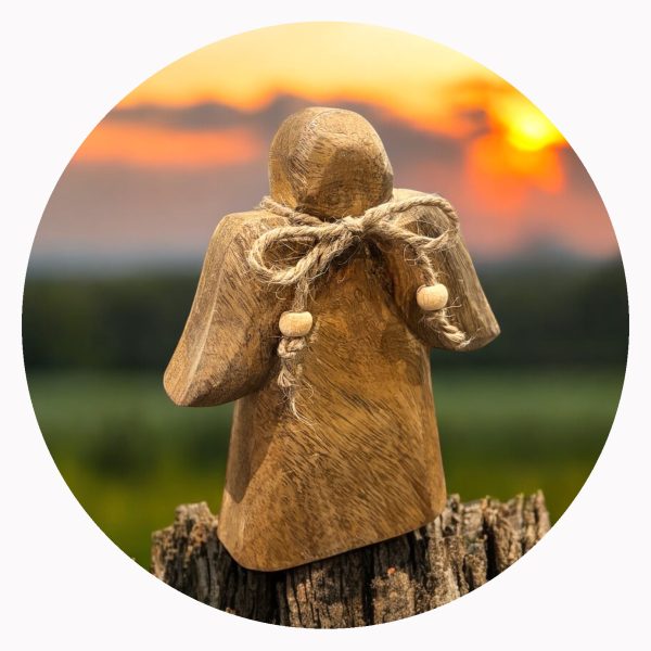 Houten engel met strikje