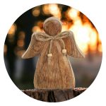 Houten engel met strikje
