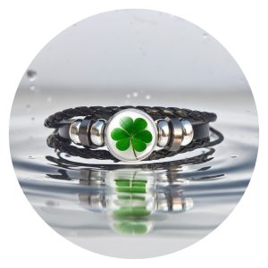 Leren armband met grote ronde klaver