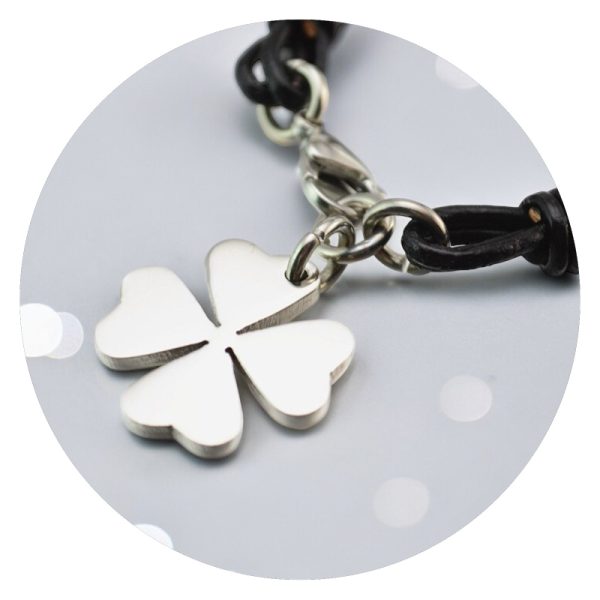 Leren armband met stalen klaver vier