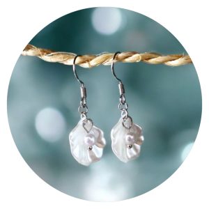 Oorbellen schelp met pareltje