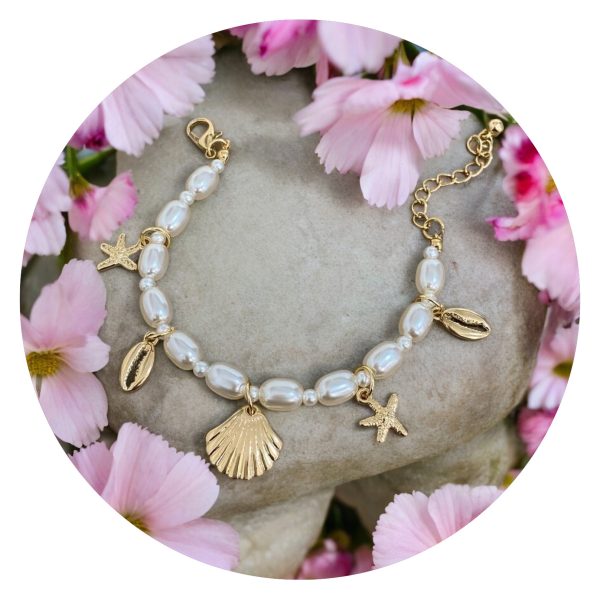 Parelarmbandje met schelpen