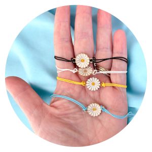 Set vier veterarmbandjes met bloem