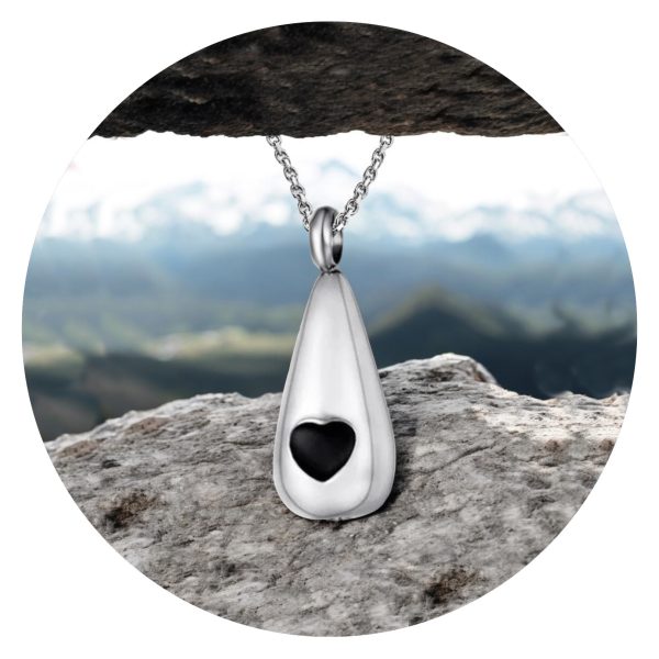 Urnketting met zwart hartje
