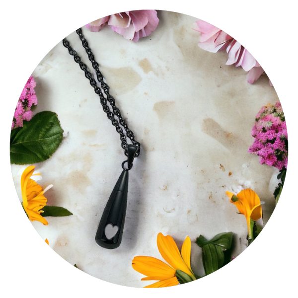 Urnketting zwart met hartje