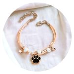 Veterarmband met kraaltje en pootafdruk