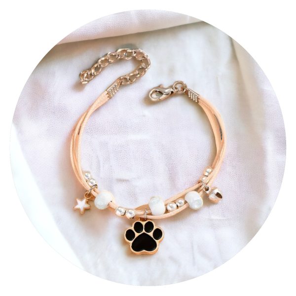 Veterarmband met kraaltje en pootafdruk