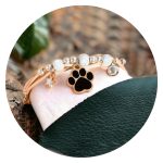 Veterarmband met kraaltje en pootafdruk