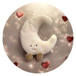 Betoverende maan met schattige voetjes