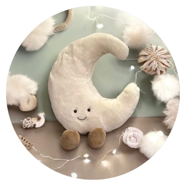 Betoverende maan met schattige voetjes