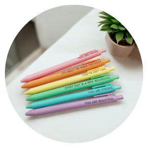 Pen in pasteltint met lieve quote