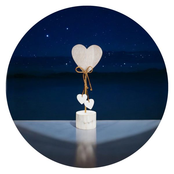 Houten hart met kleine hartjes-wit