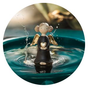 Engel met twee knotjes en gouden hartje