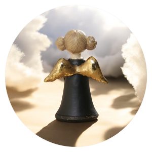 Engeltje met twee knotjes en hartje klein