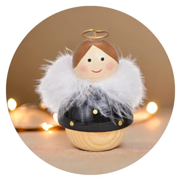 Houten engel met veren gestippeld