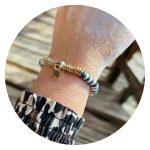 Armband Platte kraal gestreept met vlindertje